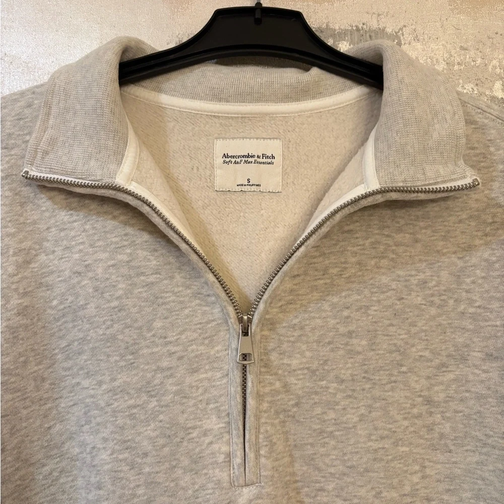 Abercrombie & Fitch Gray Quarter-Zip Sweatshirt - Picture 3 of 4
